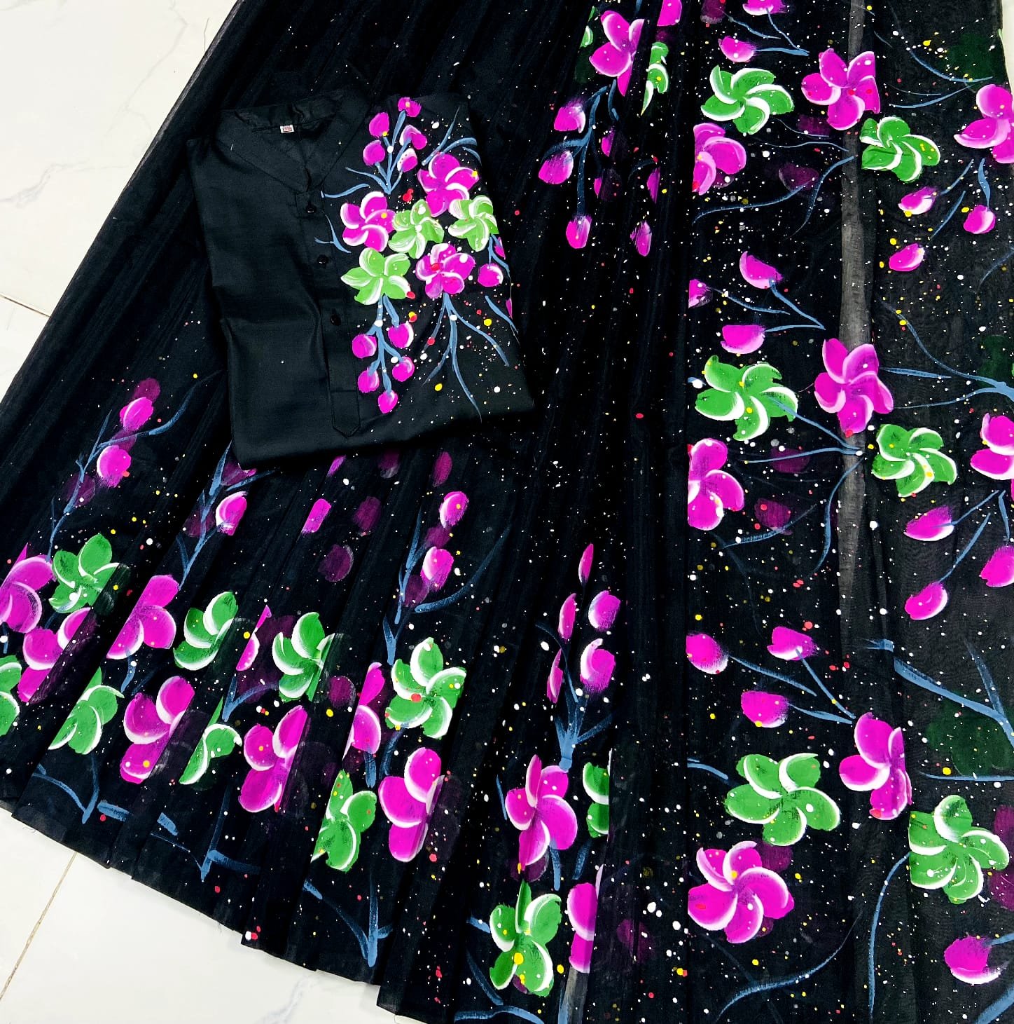 কাপল স্টাইলে এবার আসুক আলাদা ছোঁয়া!